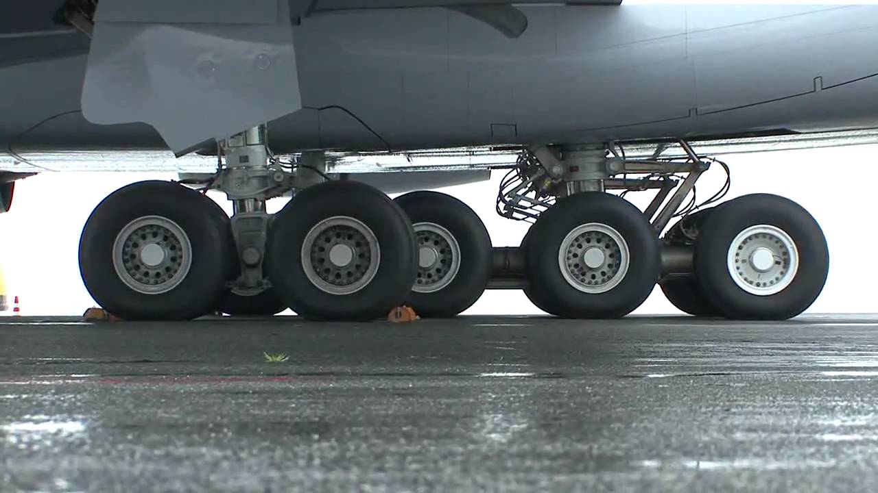 Airbus_A_380_800_Dresden_02_06_2010_full_version.avi