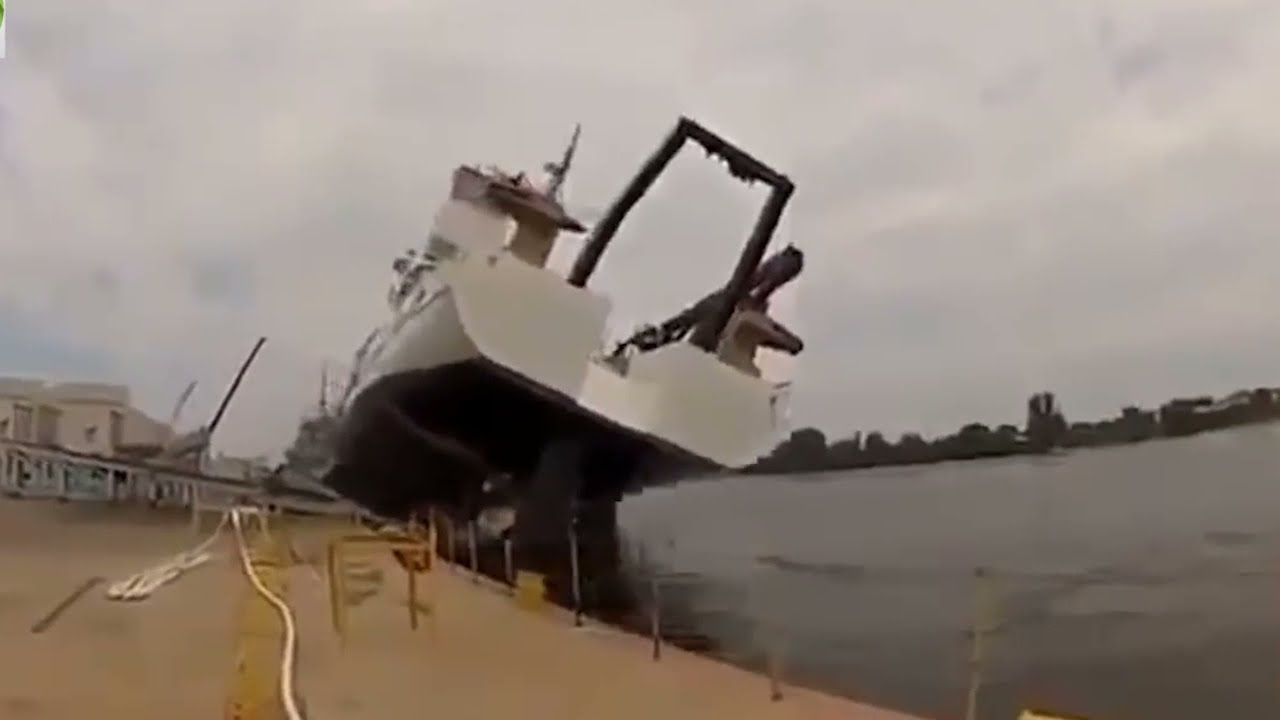SHIP ACCIDENT - SHIP launch fail - don't stand too close when ship launches