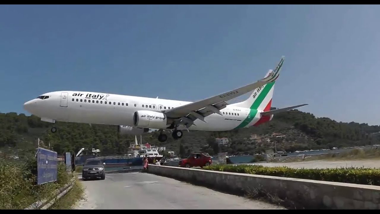 Lowest landing ever ! Air Italy landing at St. Maarten amazing video