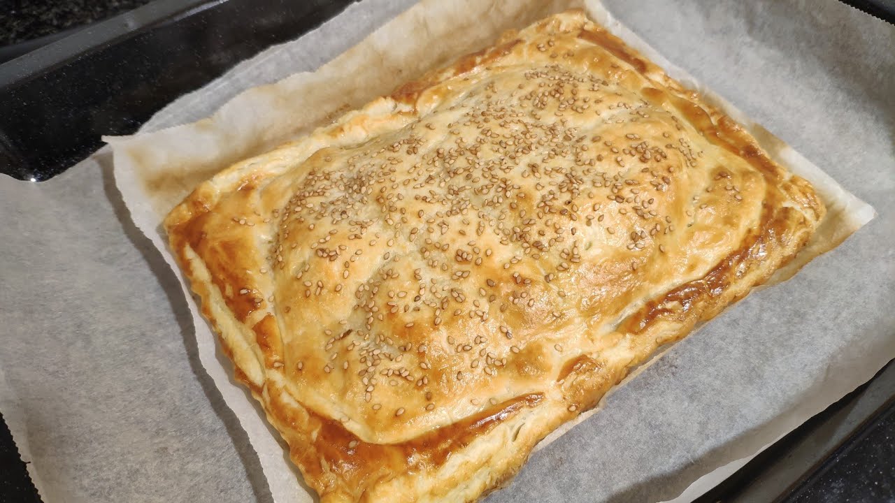 Empanada de hojaldre de pollo y champiñones con queso