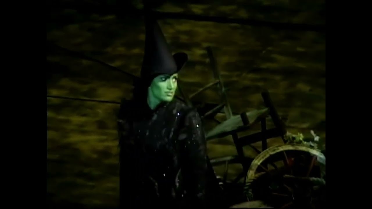 Idina Menzel and Helen Dallimore-catfight + 'No Good Deed' (Wicked West End)