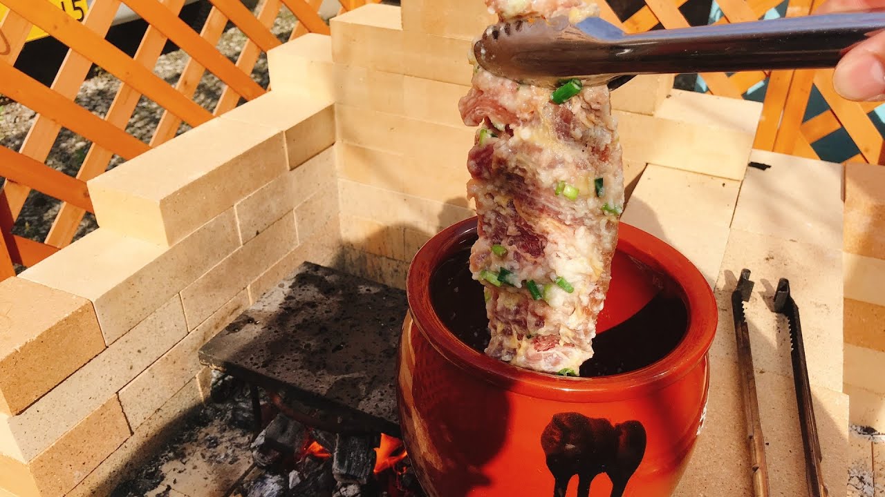 肉が100％美味しくなる魔法の壺に漬け込んだニンニク塩麴ハラミを石焼きにする