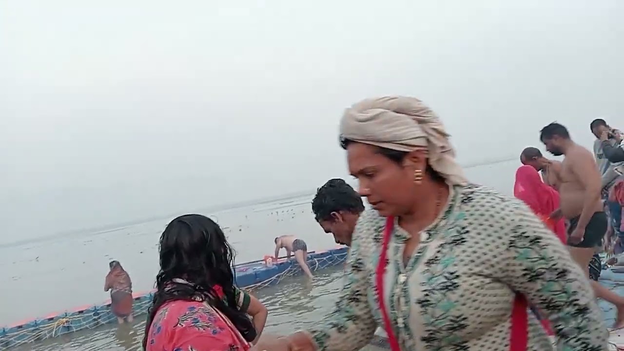 गंगा तट पर