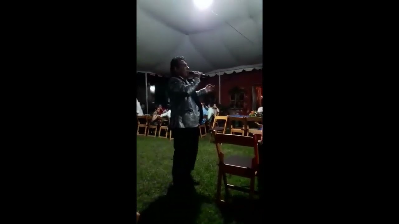 Jhonny V&eacute;lez imitador de Juan Gabriel