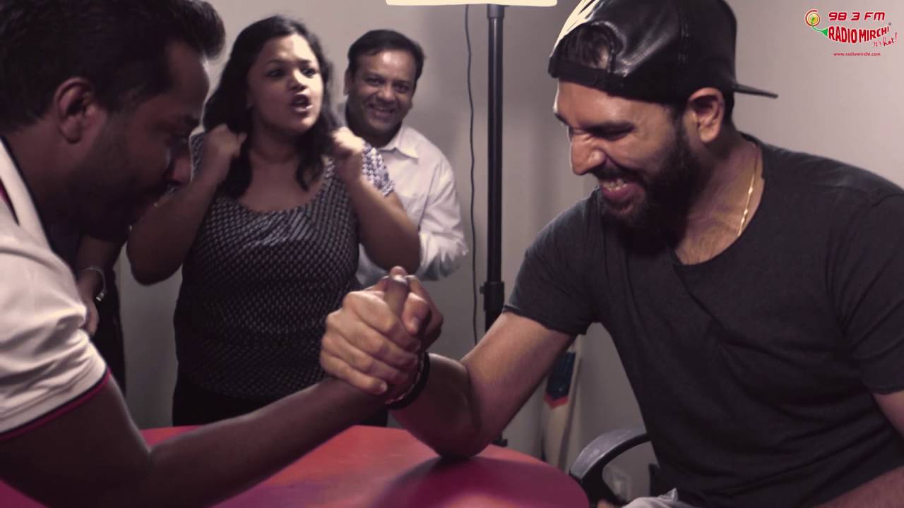 Yuvraj Singh vs RJ Suren | Celebrity Arm wrestling Match [Must Watch] | Radio Mirchi