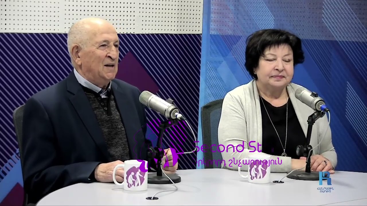 Ինձ գիրք են տվալ, ծայր են տվալ
