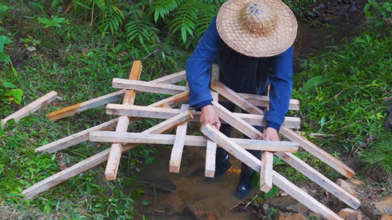 Chinese Master Carpenter Built Simple Bridge Out Of A Few Logs Without Other Tools,Amazing!#woodwork