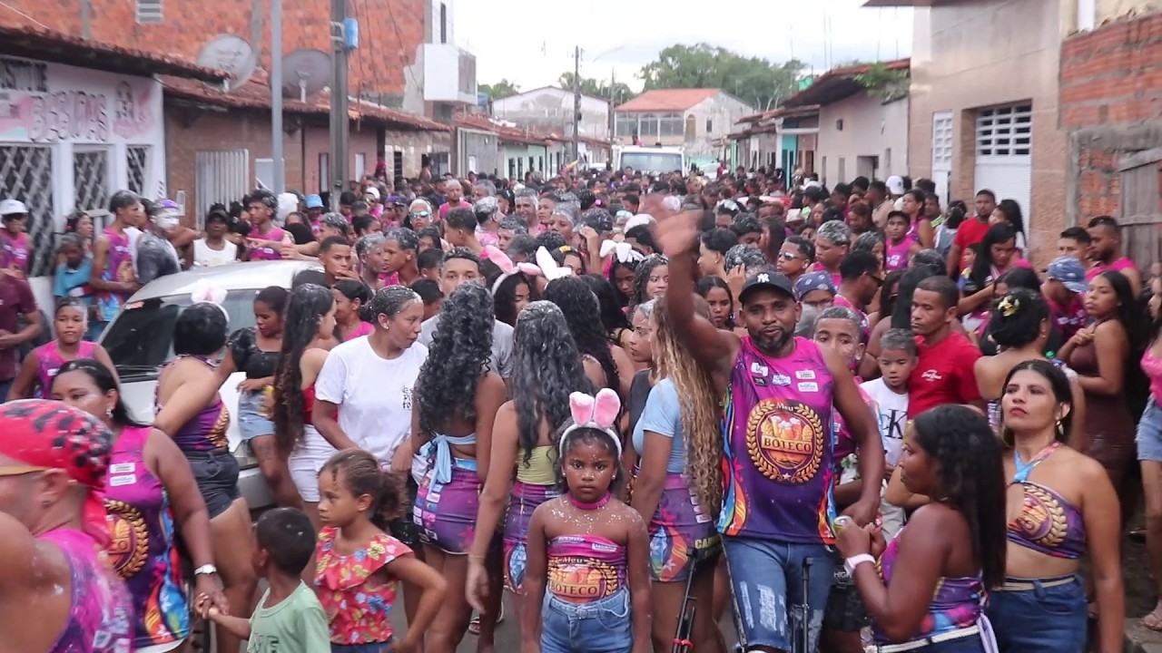 BIS DO CARNAVAL EM SÃO SIMÃO LOTA RUAS DA COMUNIDADE
