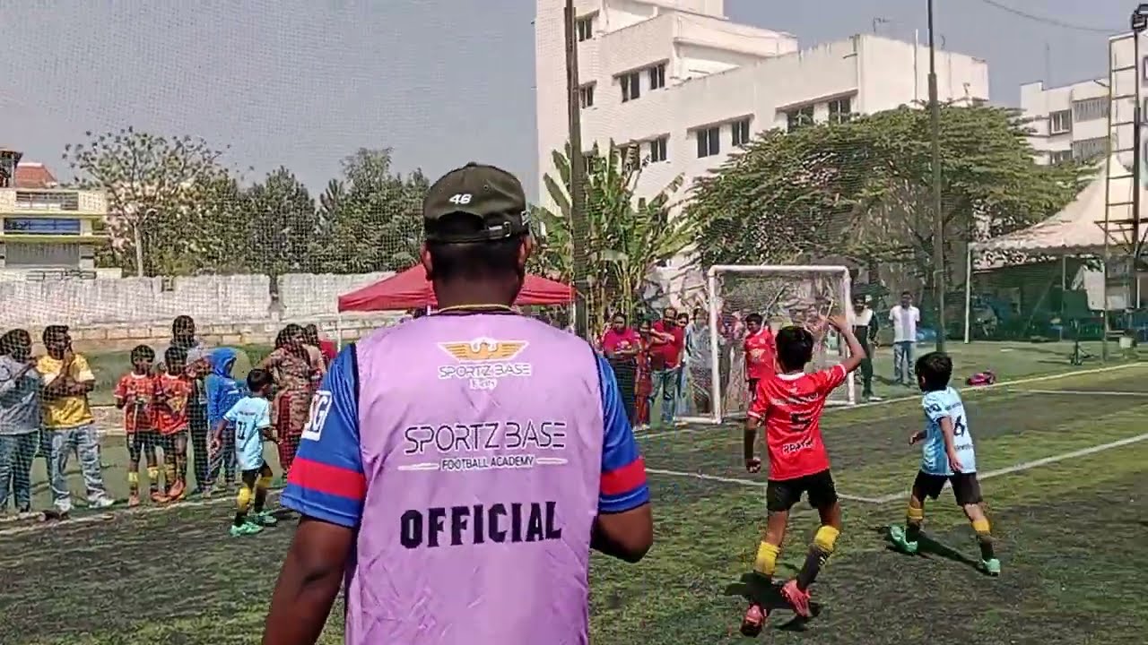 A football match for young children! छोटा बच्चा का फुटबॉल मैच!