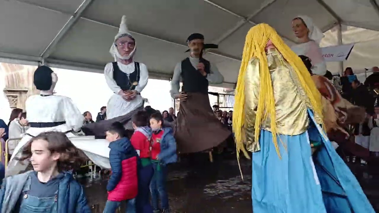 Polonesa de Danetarako Danok (Trapaga) en las Fiestas de Zaballa (Trapaga) | 27 de Abril de 2024