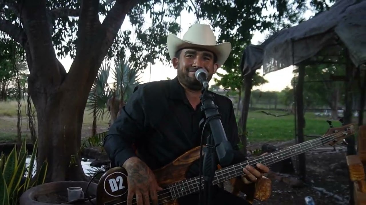 Los Hijos De Toño Montoya - Los Besos No Se Piden