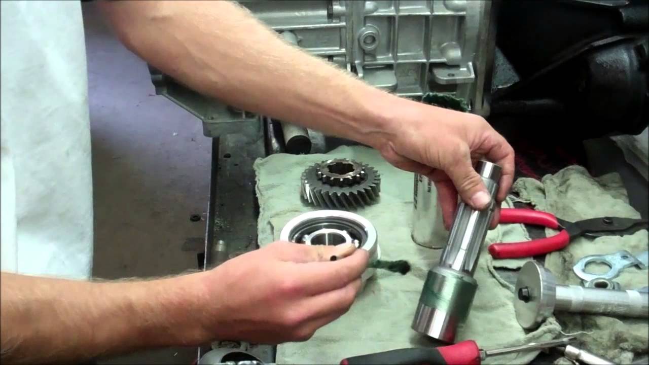 66-77 Ford Bronco - NV 3550   Part 2   Adapter Bearing Gear and Coupler Shaft Assembly