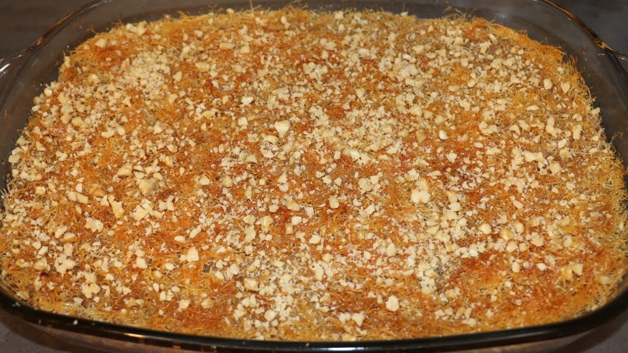 كنافة محشوة بلكريمة و لكركاع  تتجي زوينة و بنينة شكلا و مذقا😊🥰🥰