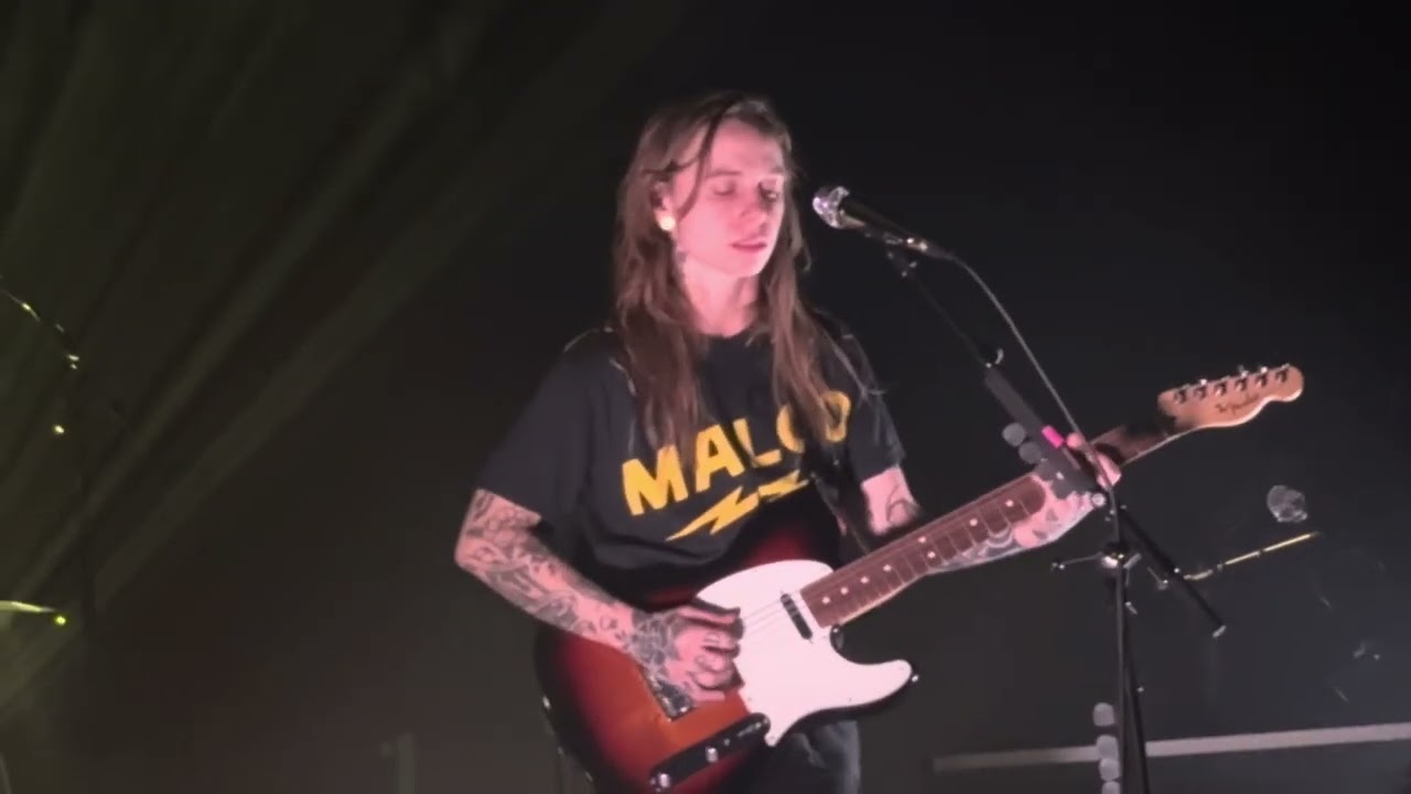 Julien Baker - The Woodpile (Live @ EartH Hall, London)