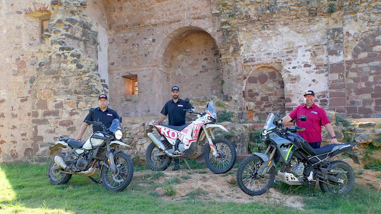 Comparamos tres motos asiáticas de 450cc muy pensadas para el offroad. ¡Locura endutrail!