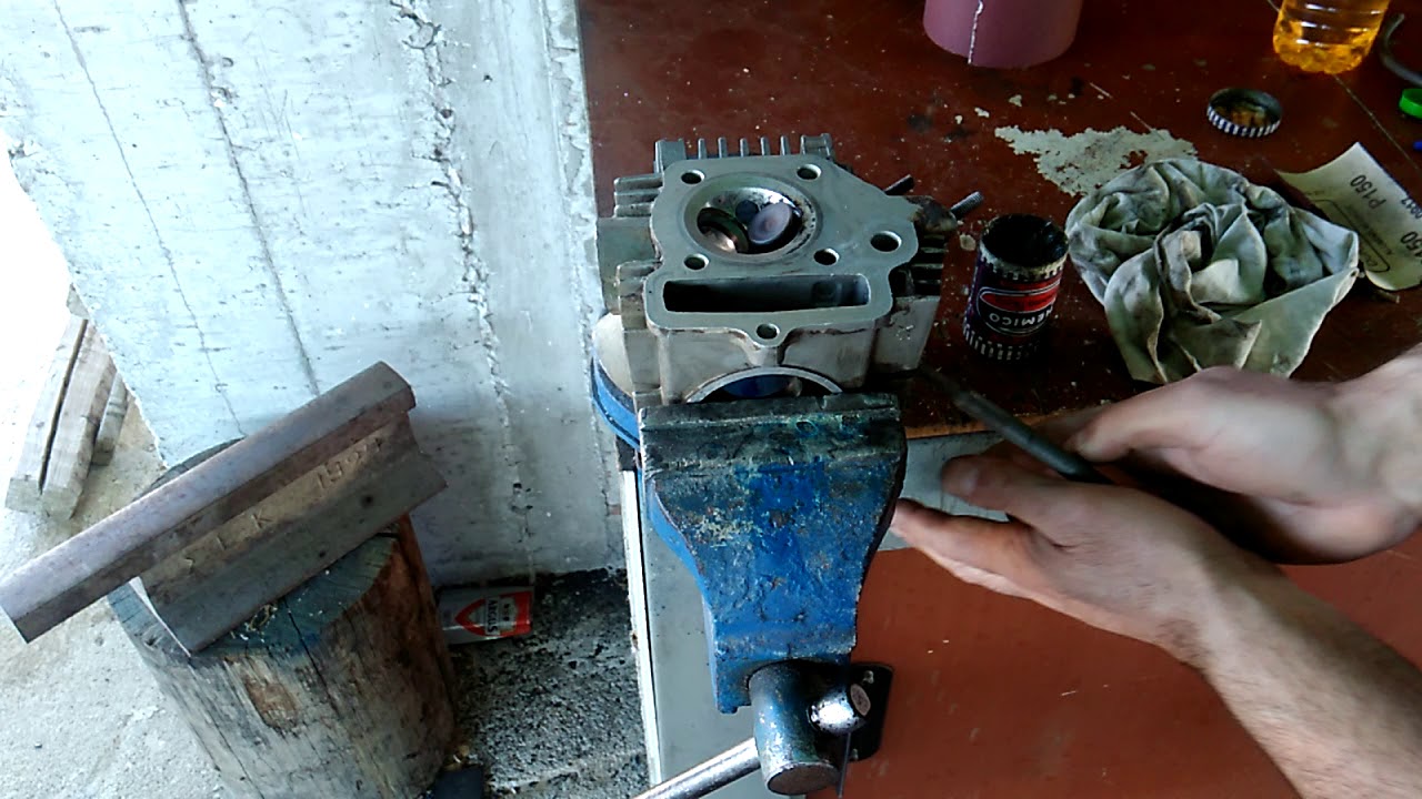 Τρίψιμο βαλβίδων σε μηχανάκι.