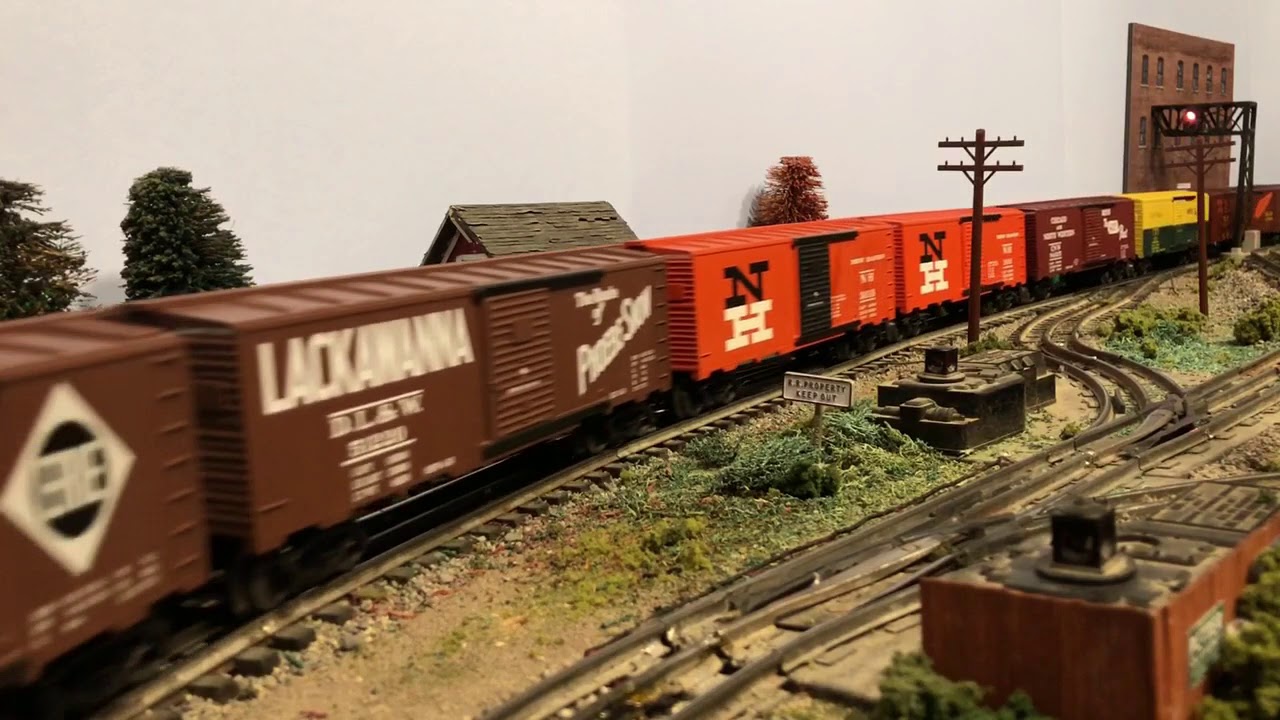 Frank's Roundhouse freight cars on the O Gauge Hi-Rail Union City Line