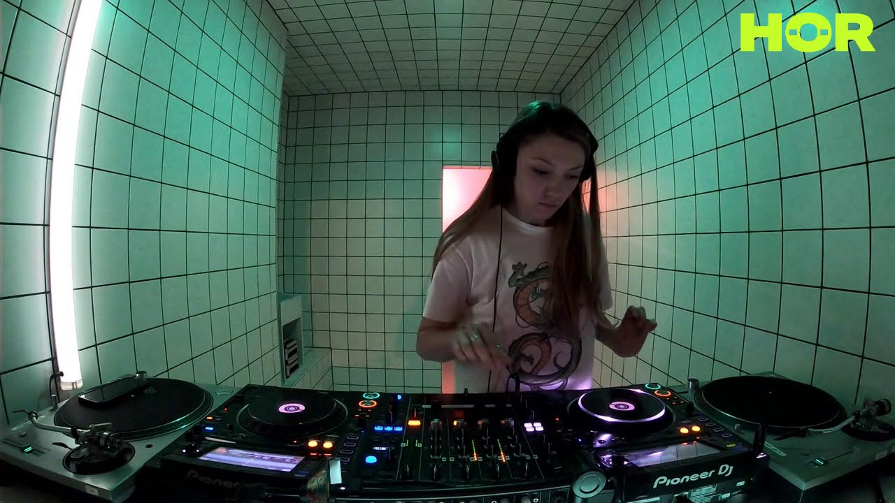 aufnahme + wiedergabe Showcase - Melania / August 29 / 10pm-11pm