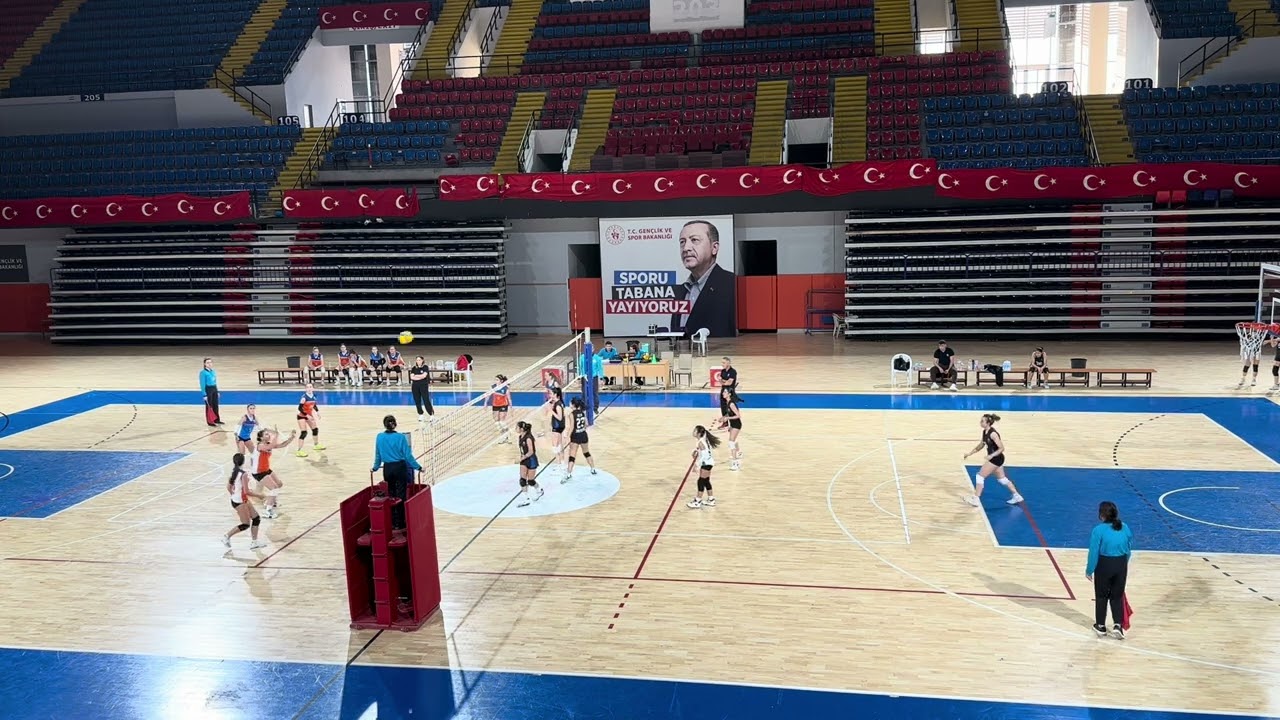 İzmir Voleybol S.K küçük izmir ligi oynanan maç 1. Set