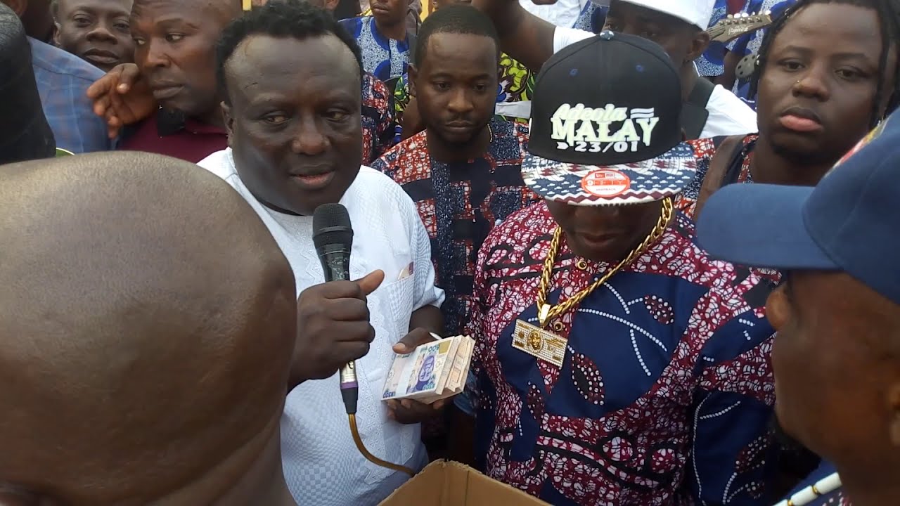 WATCH SAHEED OSUPA IN COOL CASH AT SHOW