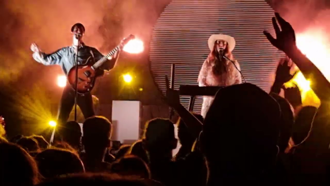 CariCari beim Frischluft Konzert im Posthof. 