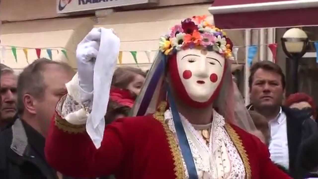 Yiénitsari et boules de M. Davoine ( carnaval de Naoussa )