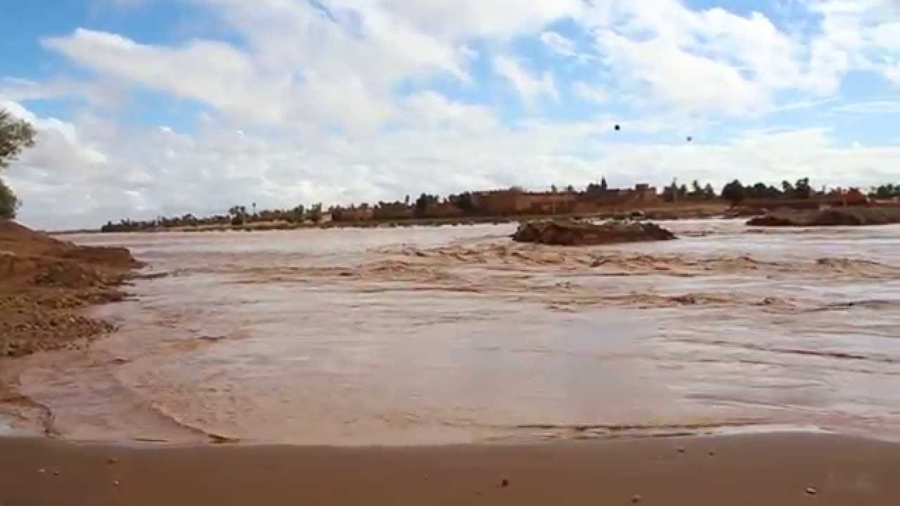 Draa River arrives to M'hamid El Ghizlane