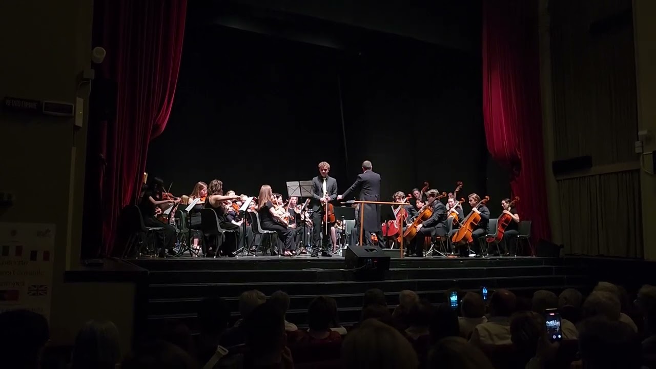 L'orchestra giovanile europea - stupenda esibizione. Acc. Gerundia Lodi
