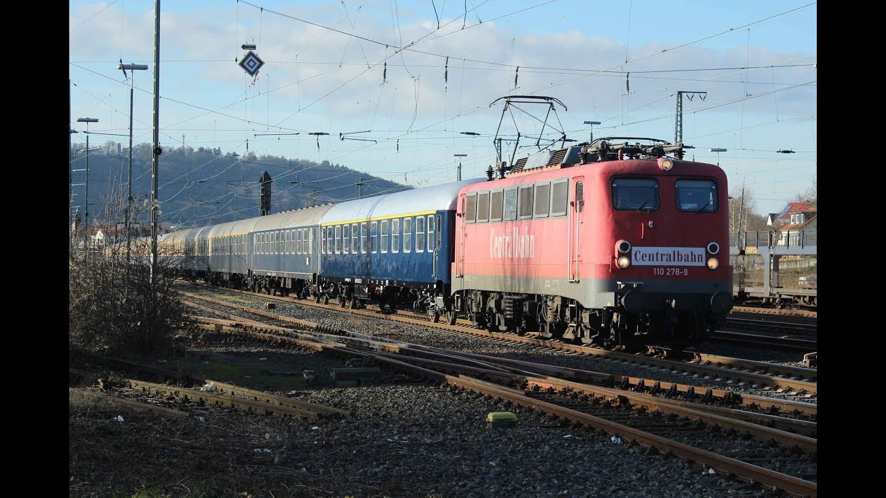 Centralbahn 110-278 durchf&auml;hrt mit einem Sonderzug den Bahnhof Hameln. EDE087331