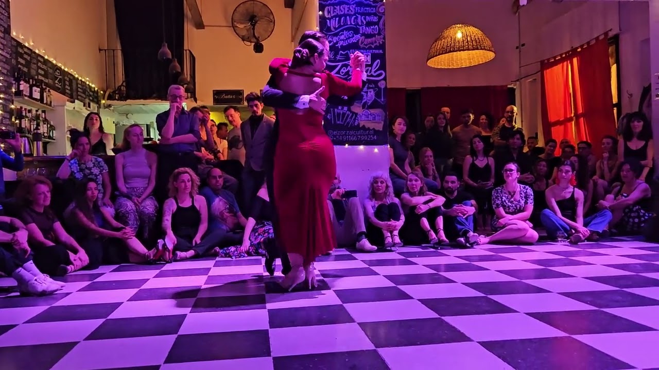 Suyay Quiroga and Jonny Carvajal at Milonga Tango Bar (4 of 4)