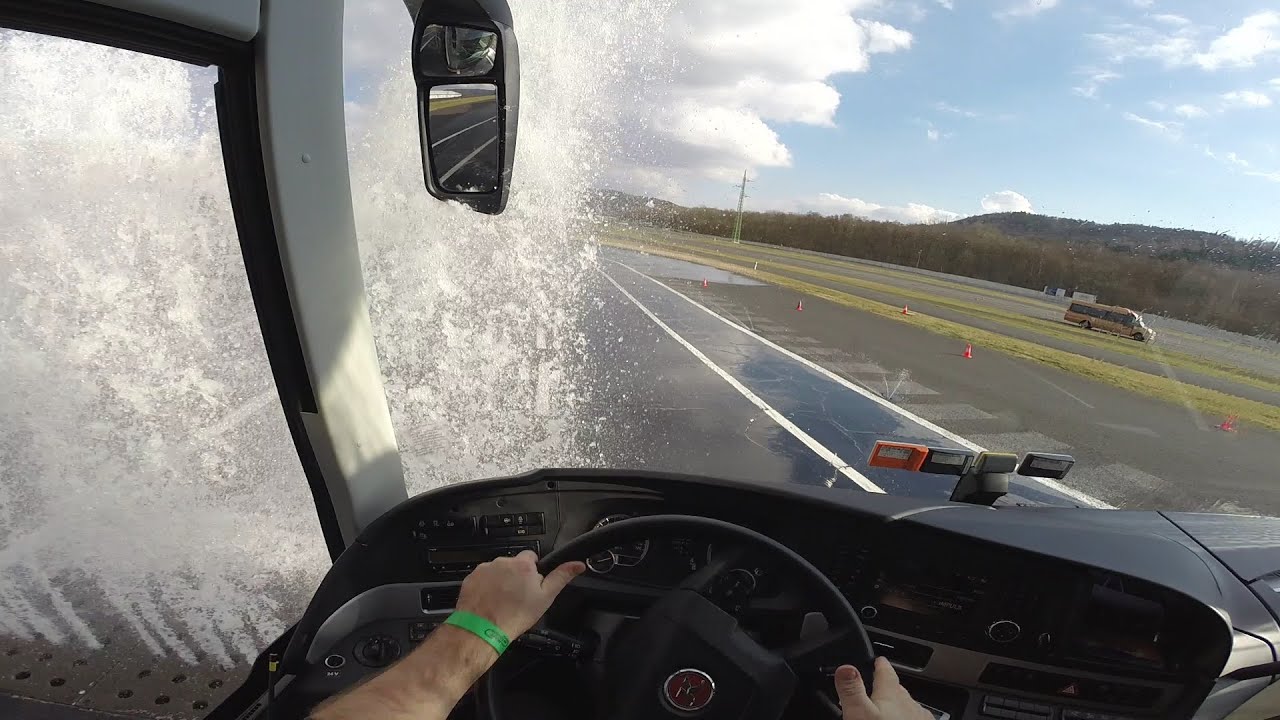 Polygon v Mostě / Škola smyku s AUTOBUSEM / Zvládnout náledí s autobusem ?