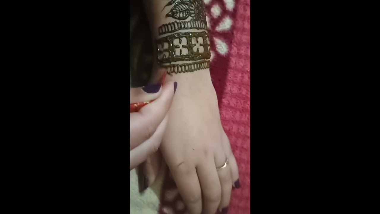 Simple Back hand mehndi design