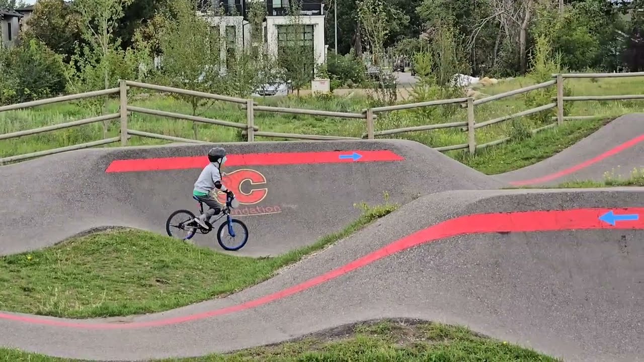 Testing out the Inglewood Bicycle Pumptrack Calgary, Alberta, Canada | @wethemuttons vid#761
