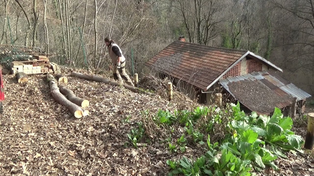 inizio il lavoro per il terrazzamento della zona orto