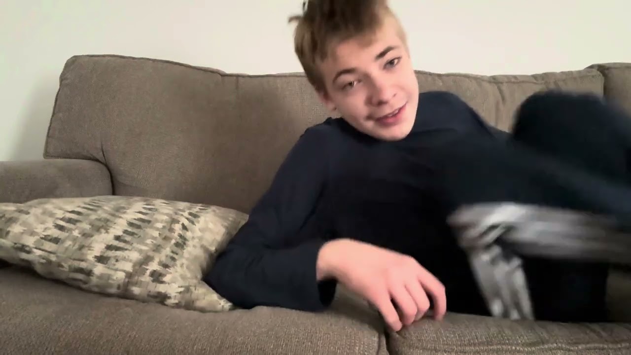 Sleep stream but I play offensive memes ￼
