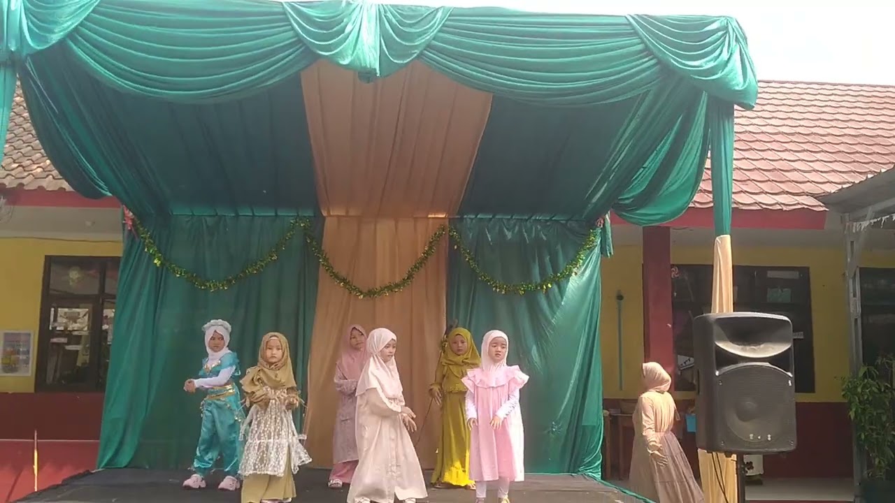 Yayang hebat banget bisa tampil menawan di hadapan semua orang 