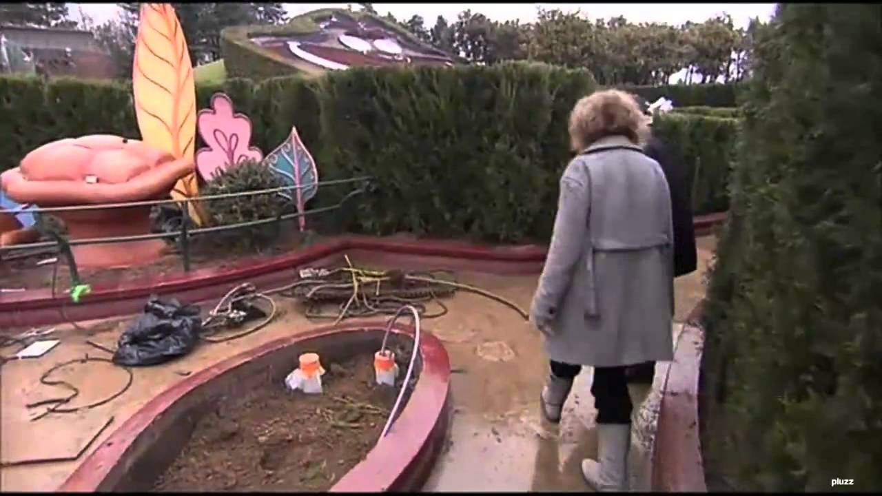 Reportage: Disneyland et ses secrets - Partie 1 - HD