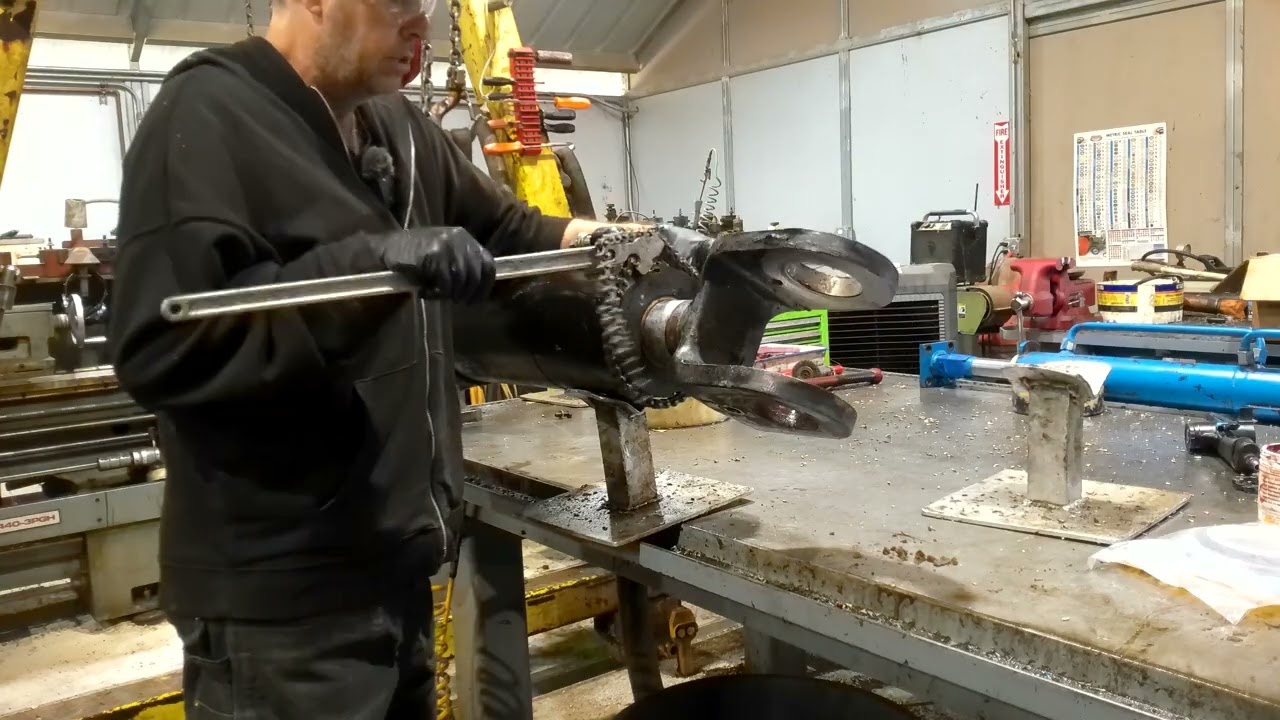 CAT WHEEL LOADER LIFT CYLINDER PART ONE