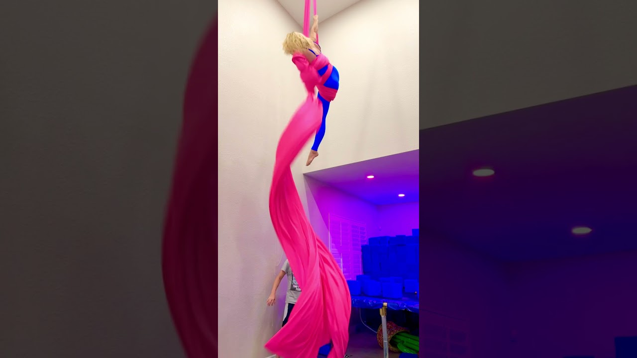 Kellie&rsquo;s NEW aerial silks drop!😮
