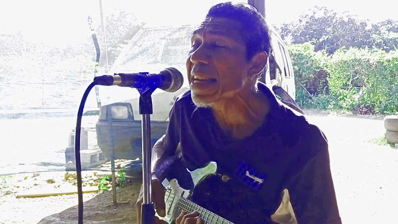 Bese Dae (Original song by Hiri Band. Port Moresby Papua New Guinea sung by Dennis Oa.