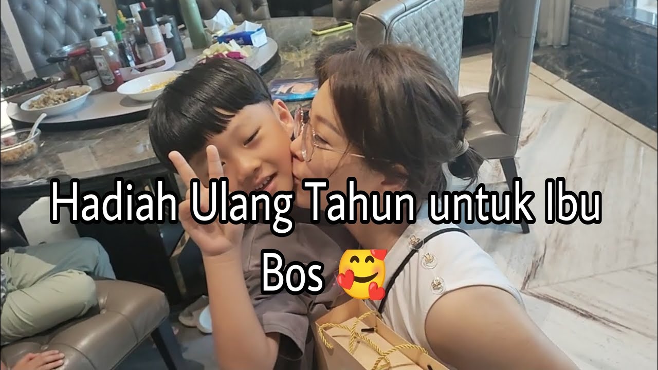kasih hadiah ulang tahun untuk ibu bos 🥰🥰