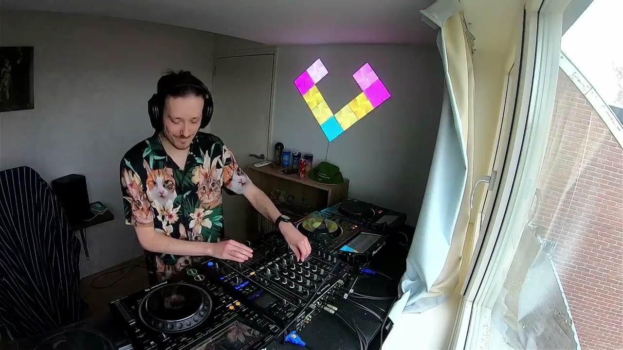 Abi (Drum and Bass) - LIQUICITY COMMUNITY STREAM (Rollers/140/jump-up)