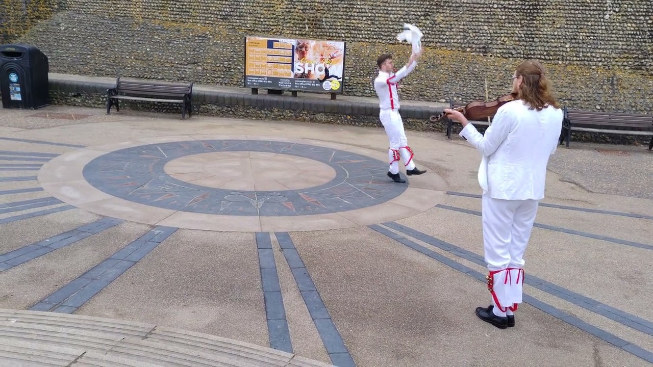 Toby Melville dances Jockey To The Fair, Ascott-under-Wychwood. One Day Wonders tour 2022.