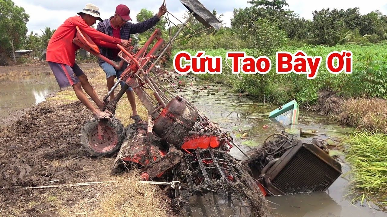Hậu Quả Của Tài Xế Mới Biết Lái Xe Là Đây. Vô Lộn Số Bay Luôn Xe Xới Đất Xuống Mương.