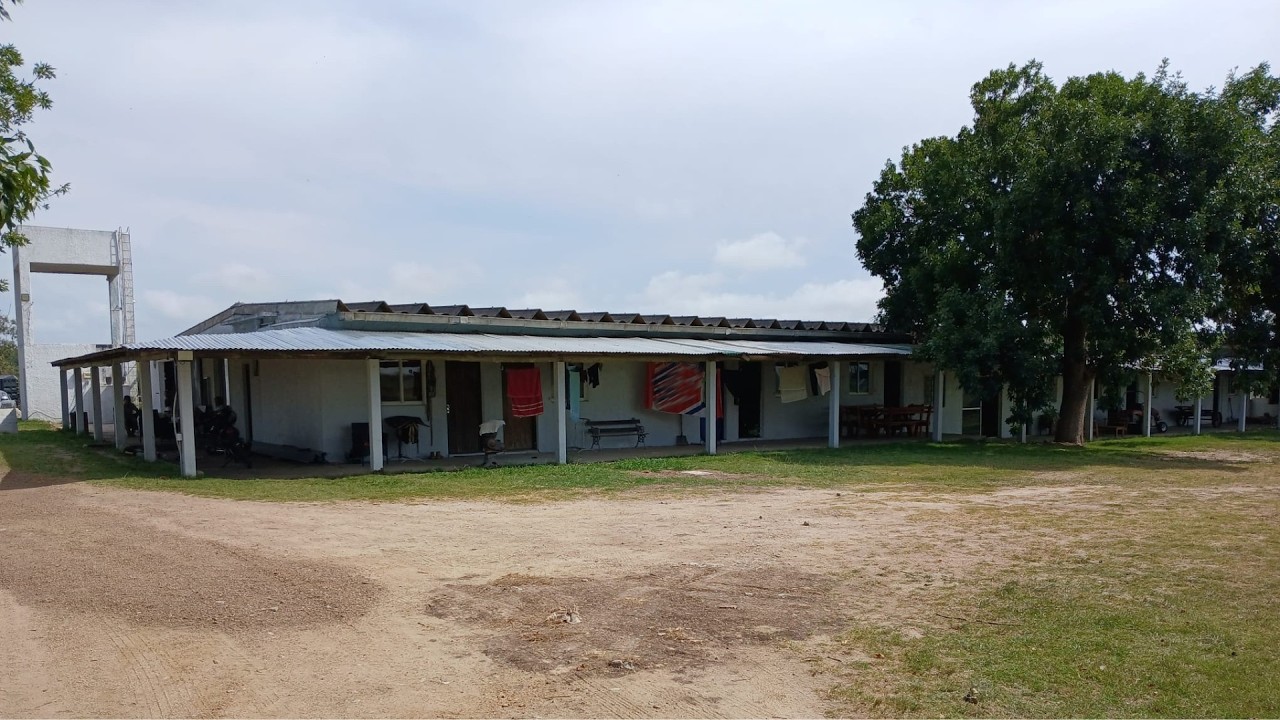 Venta de casa campo a refaccionar en Est. Atlántida a metros de Ruta 11