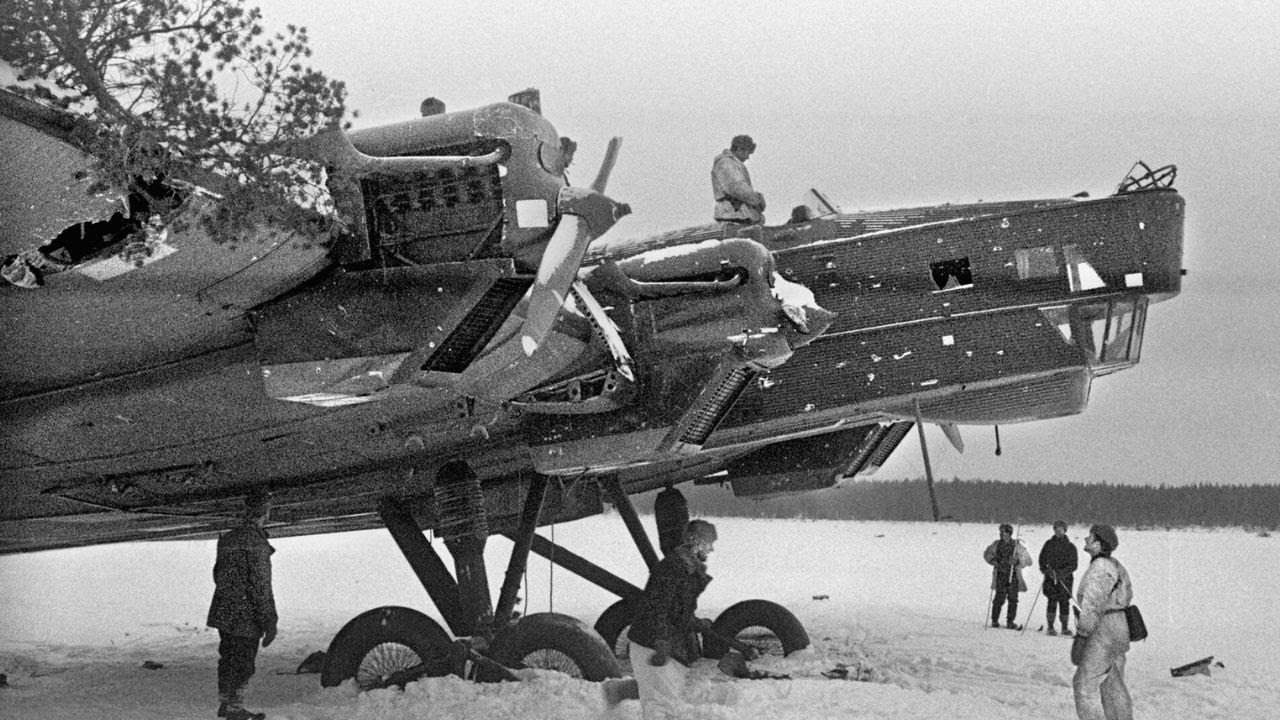 How Soviet Engineers Turned Frozen Lakes into Runways Overnight