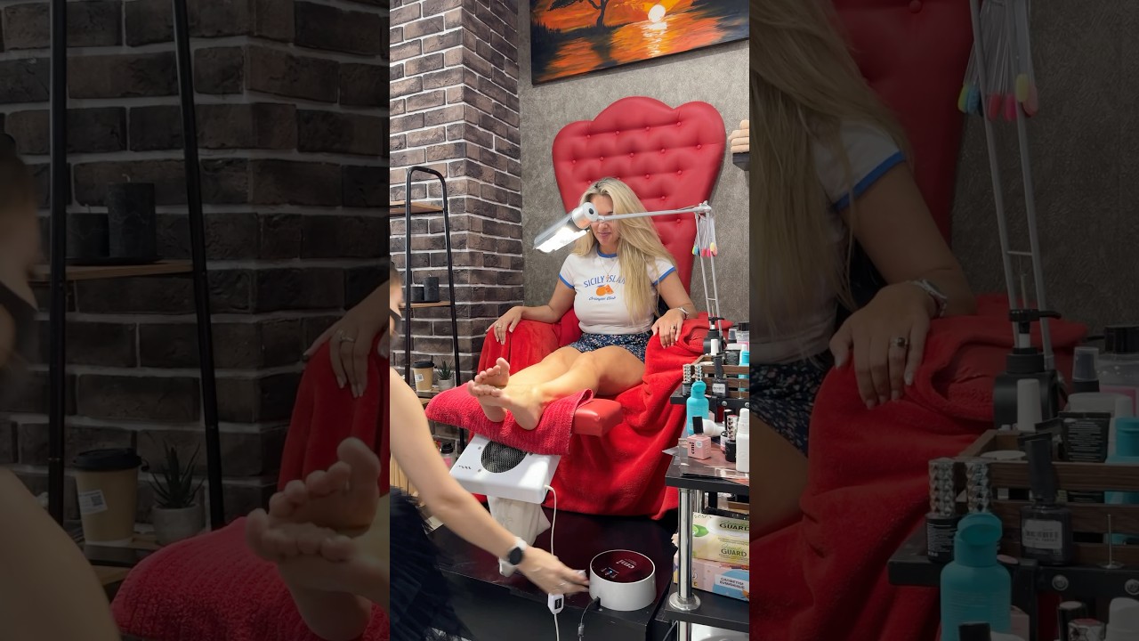 How often do you pamper your feet?#pedicure #blonde #relax#pamellachka