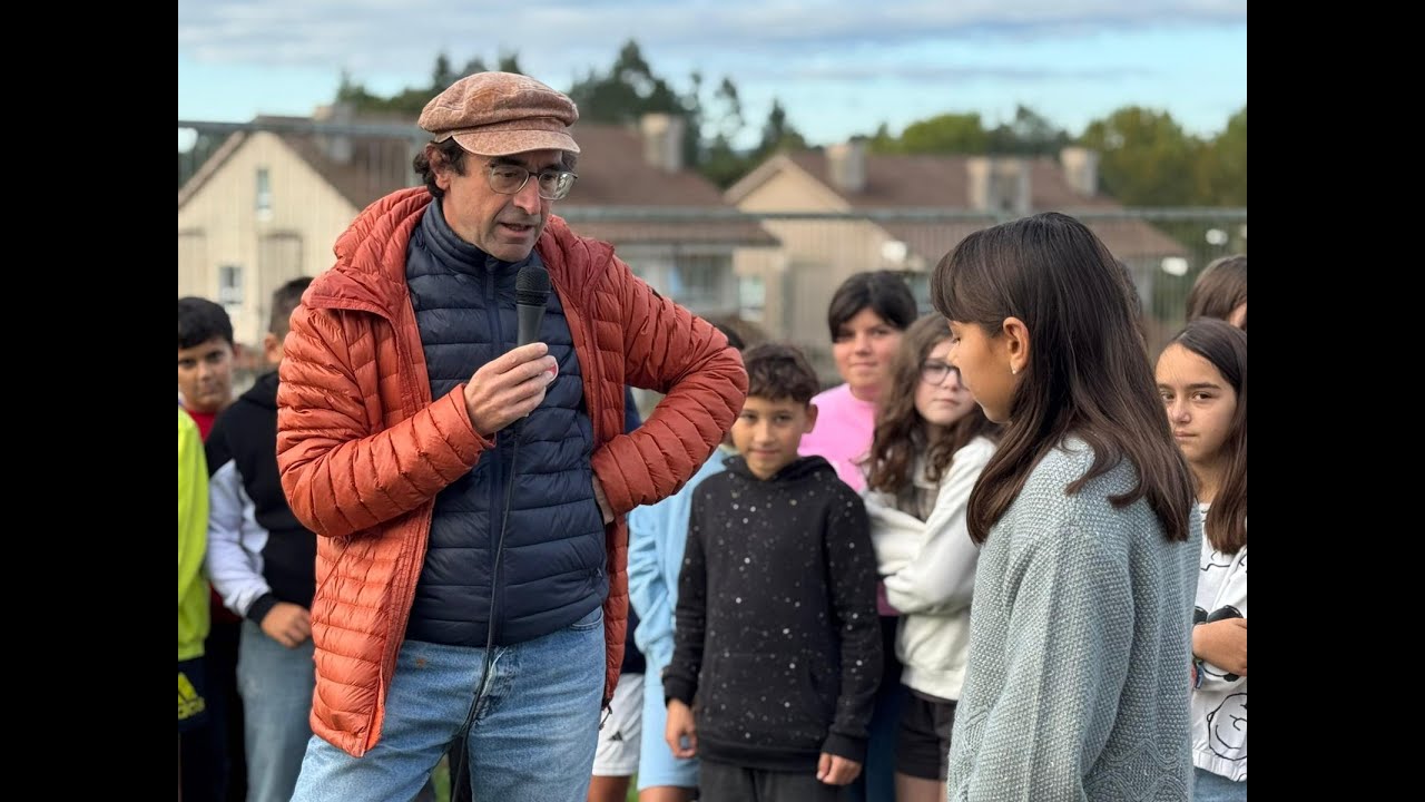 Compostela Composta | Rolda de preguntas da rapazada do CEIP de Roxos ao concelleiro