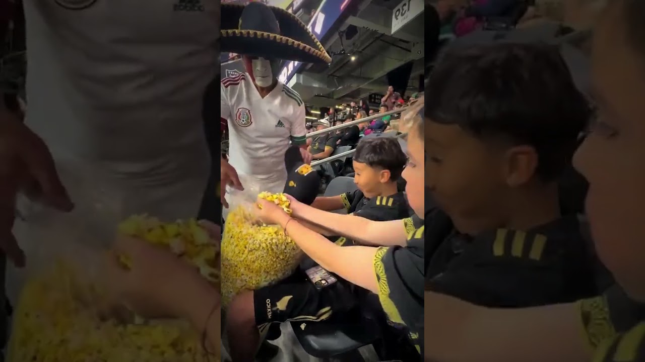 Nie wahał się podzielić z nimi popcornem! 😭