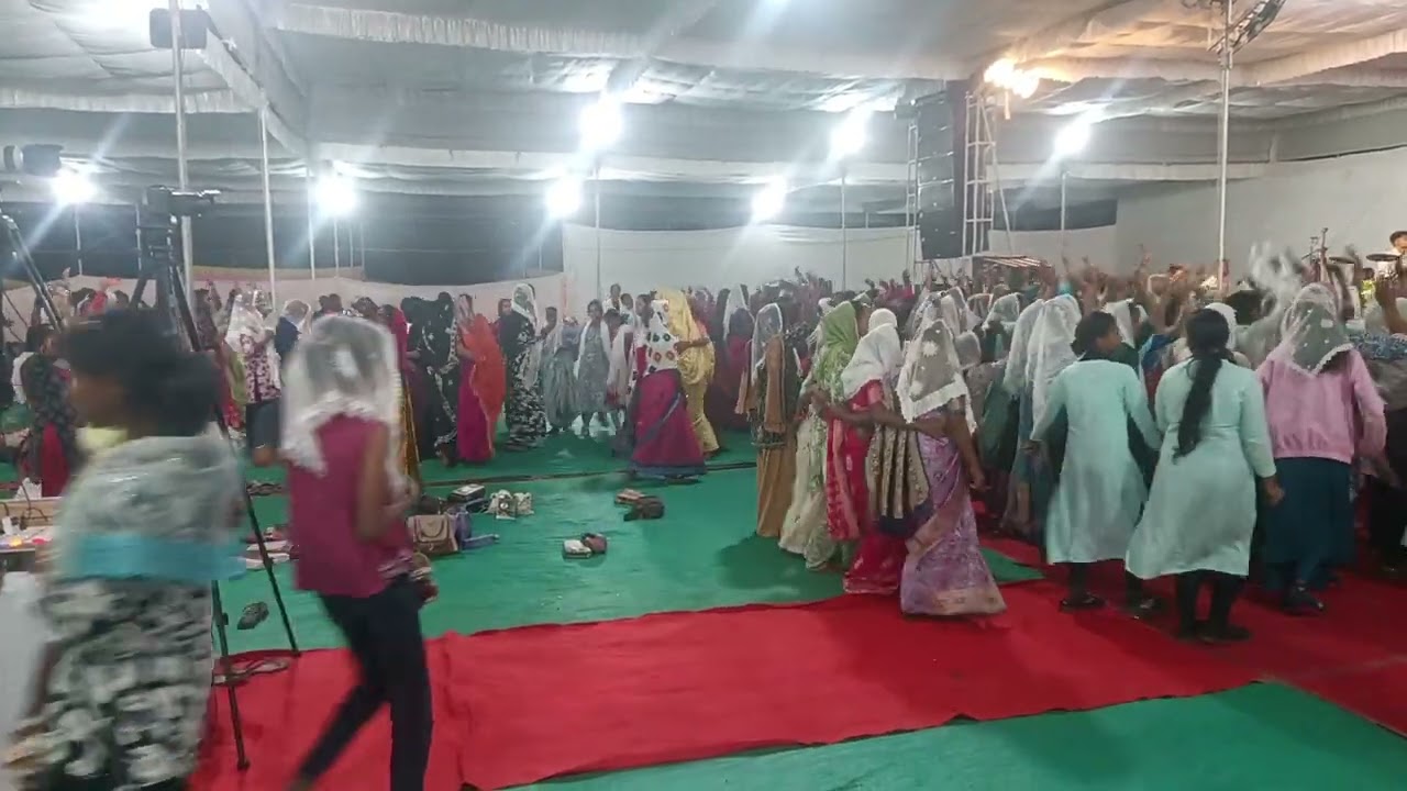नाचेंगे जायेगे धूम मचाएंगे.. पब्लिक ने झूम झूम कर नाचे डॉलवान मे 